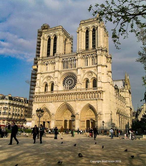 Notre Dame facade Brad Nixon 20040423 680